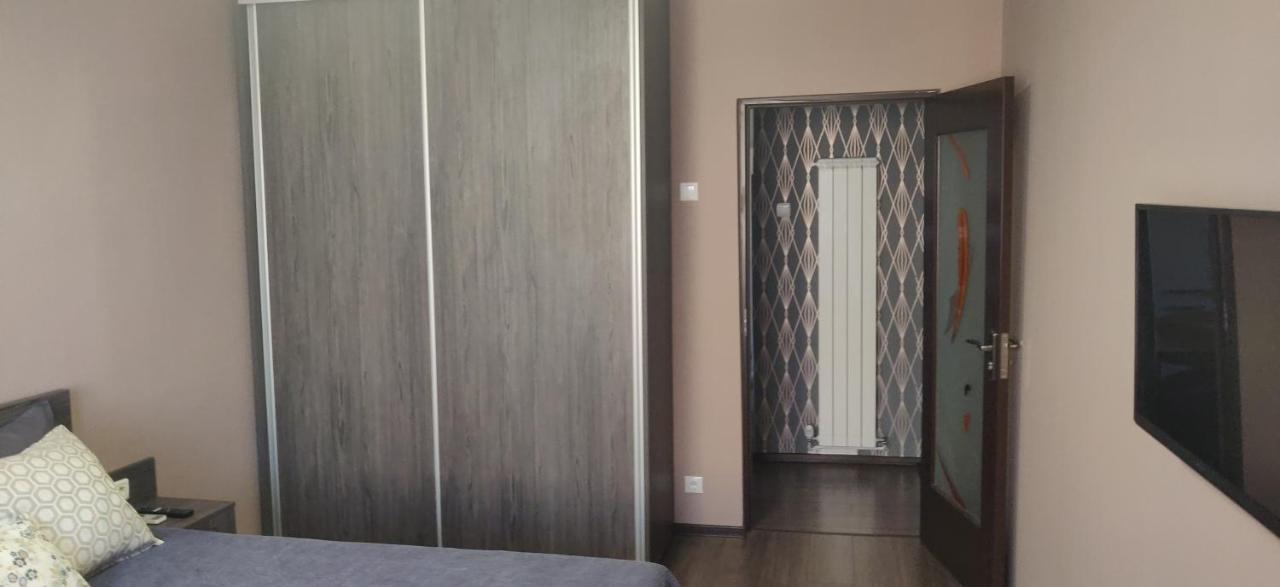 Home Apartament Брашов Екстериор снимка