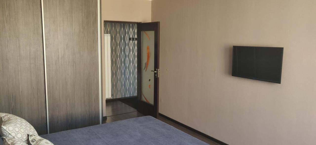 Home Apartament Брашов Екстериор снимка