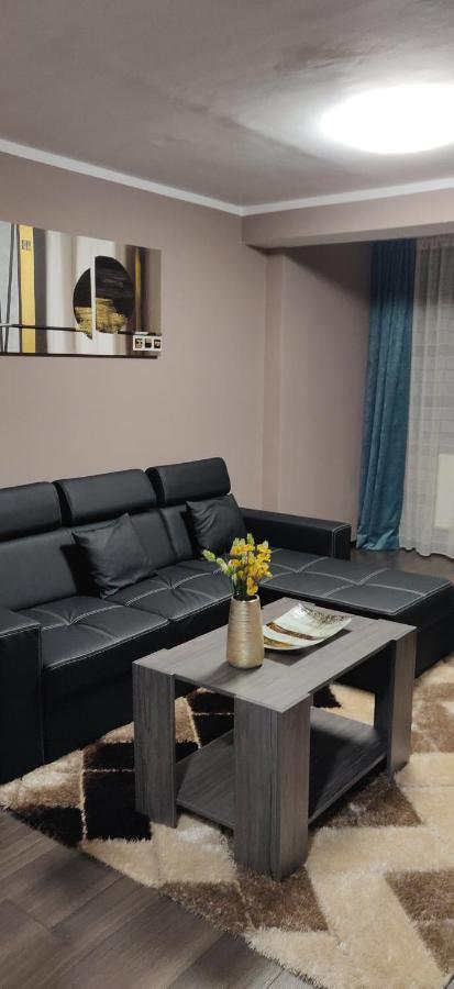 Home Apartament Брашов Екстериор снимка